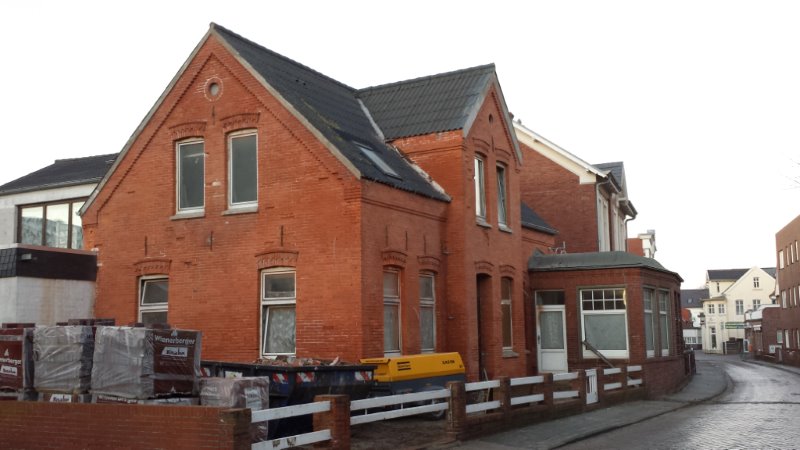 Bearbeitete Fassade nach Sanierungsarbeiten auf Borkum
